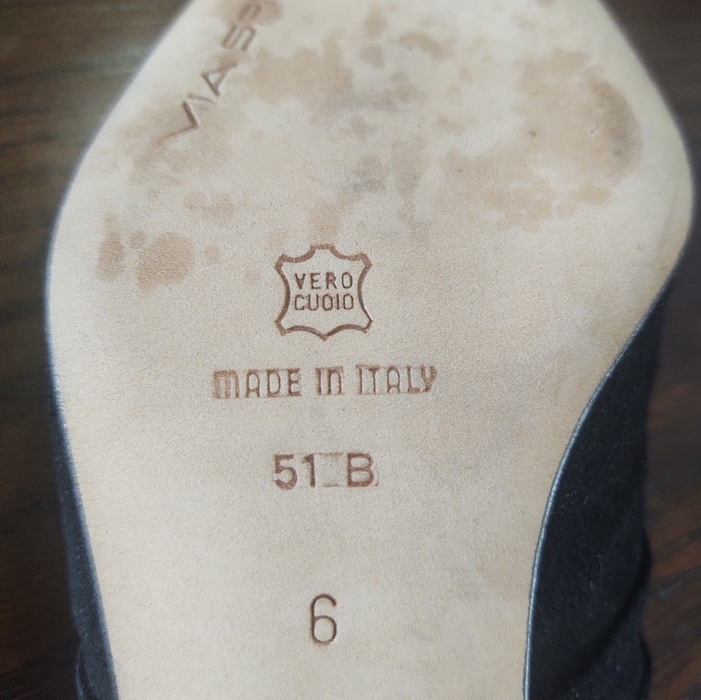 Size 6 Black Suede kitten heel shoe - Picture 2 of 7